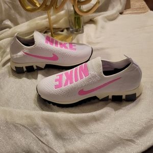 Selling size 5 Nike sneakers white and pink super adorable and comfortable ( new